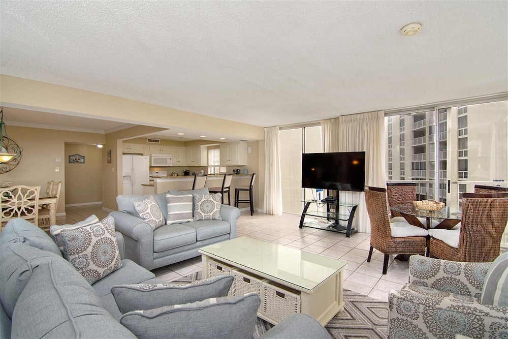Shoreline Towers 1056 3 Bedroom Condo