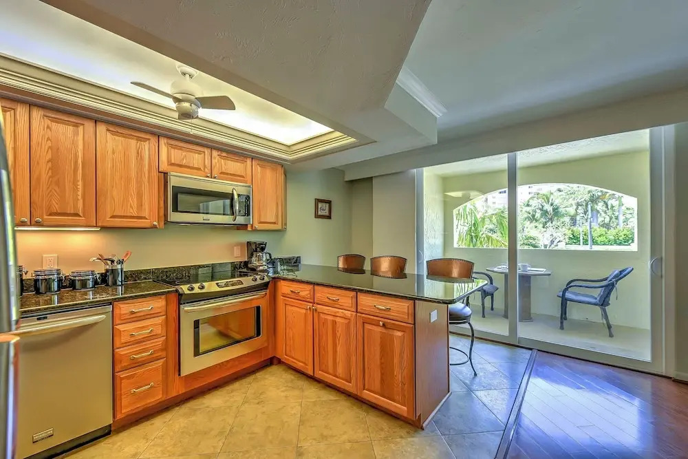 Marco Island Condo w/ Patio: Steps to Beach Access