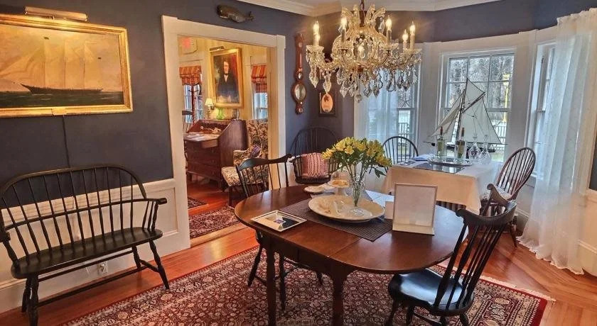 Carriage House Inn