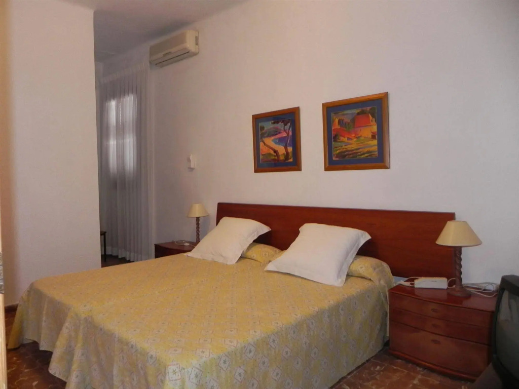 Eco Avenida Hotel & Parking