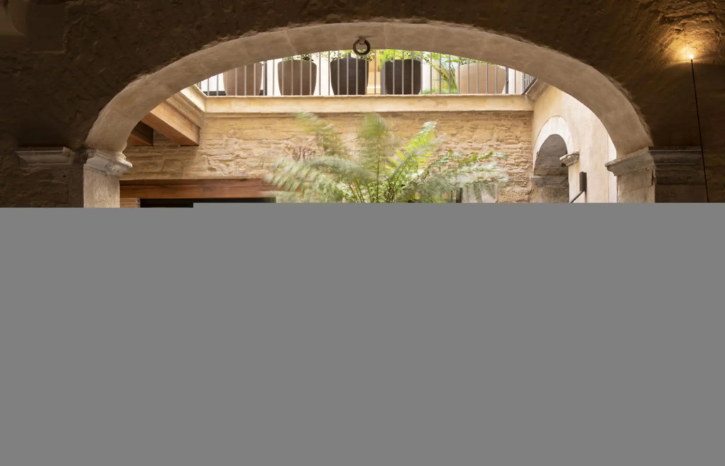 Premium apartment in El Gótico with 3 bedrooms and 3 bathrooms, two of them en suite.