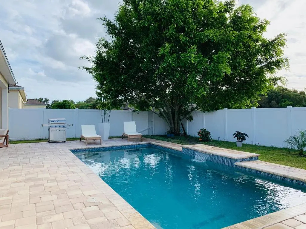 Paradise Heated Pool Home Near IMG and Siesta Key Beach