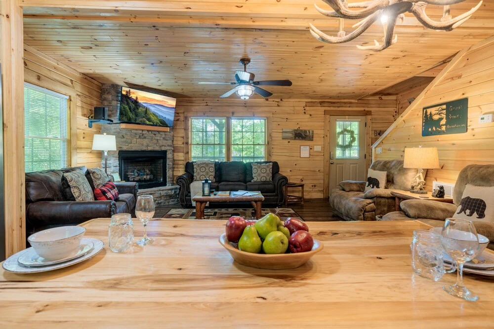 Black Bear Retreat 2 Beds! 2 Bedroom Cabin