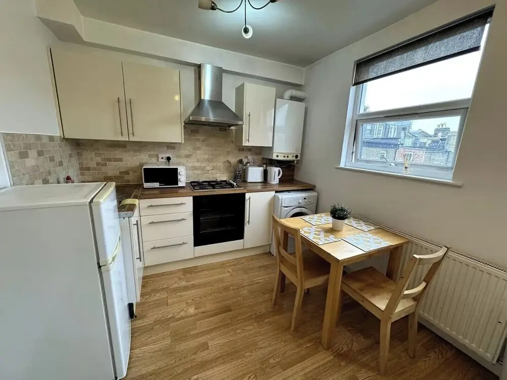 1 Bed-sleeps 4-pet Friendly-central Location