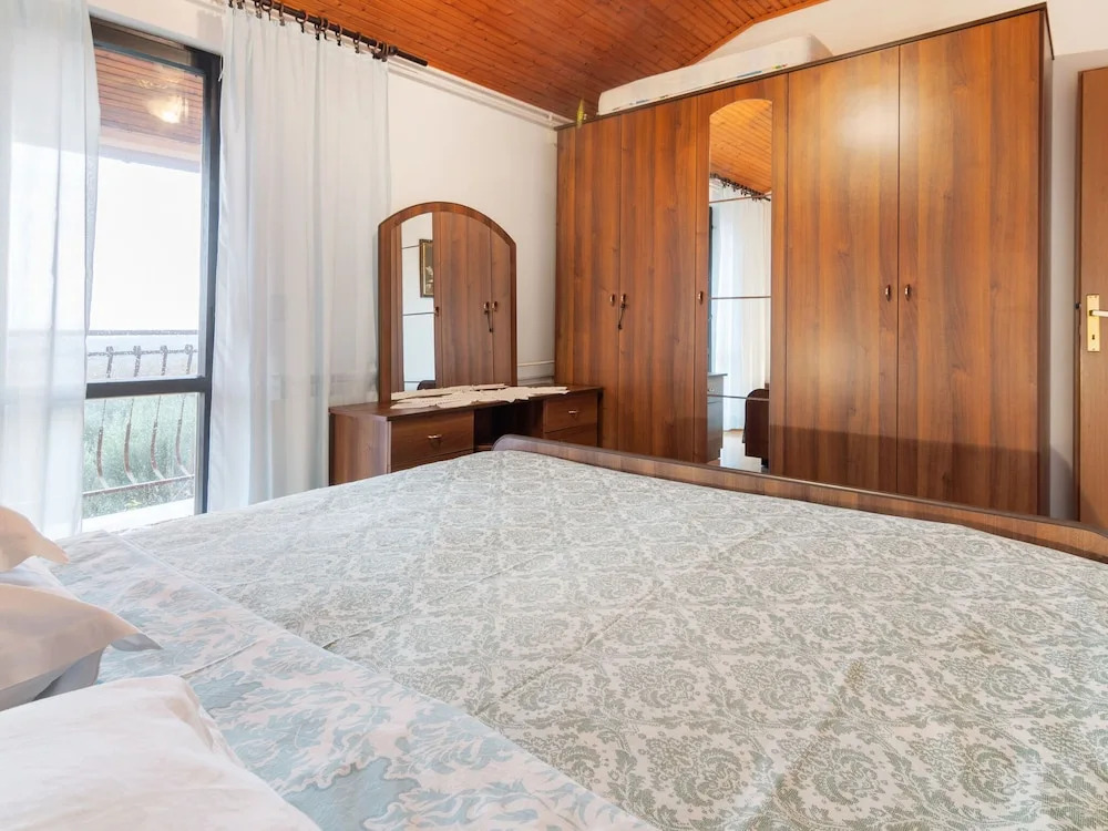 Peaceful Apartment in Poreč with Garden