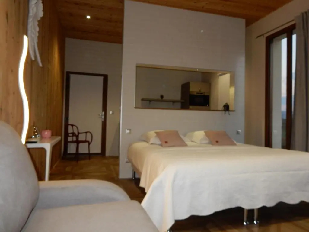 What Else Hotel