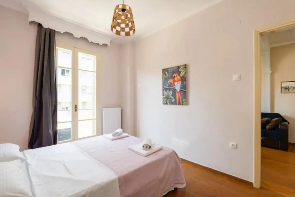 Private Pristine Balcony Home- Heart of the Center