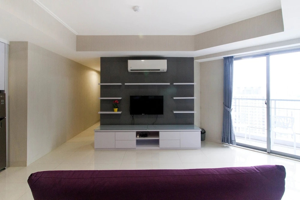 Huge the Mansion Tower Capilano Apartment