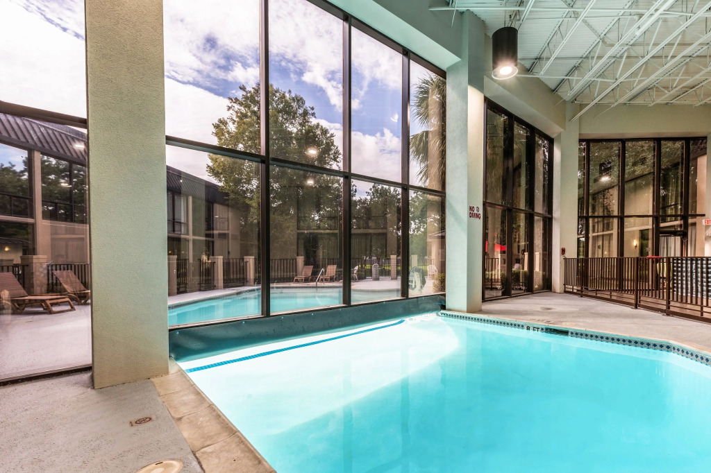 Red Roof Inn PLUS & Suites Houston - IAH Airport SW