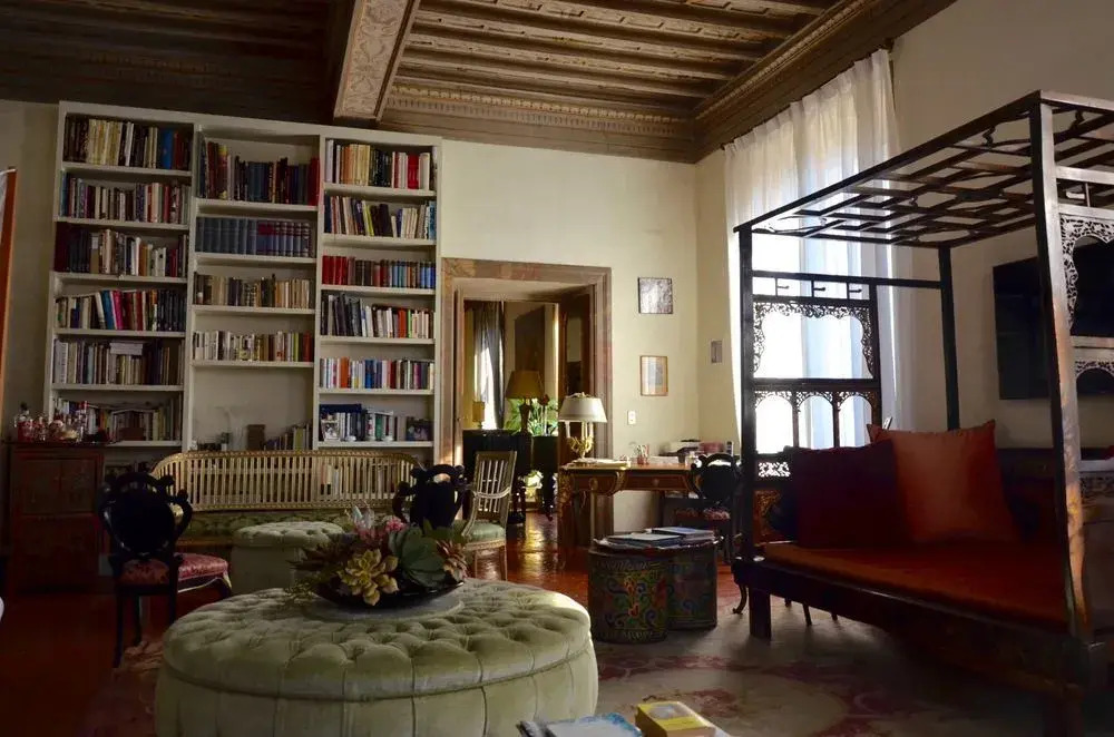 Exclusive Cairoli Apartment