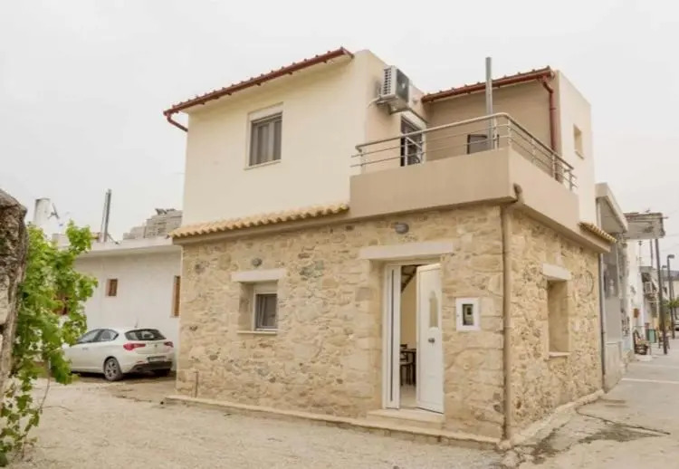 Petrakis House