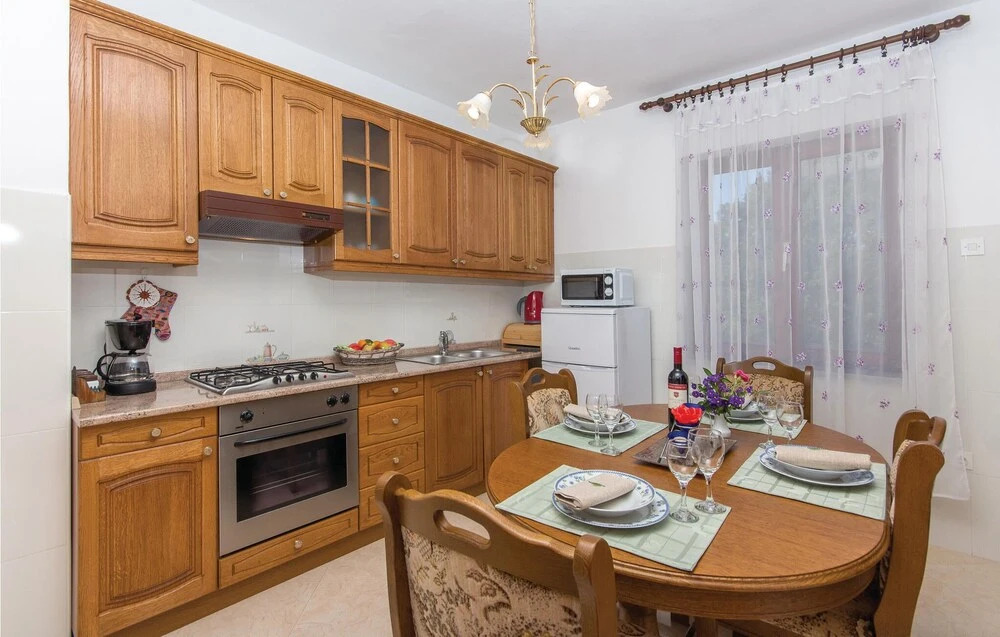 Stunning Home in Rovinj With Wifi and 2 Bedrooms