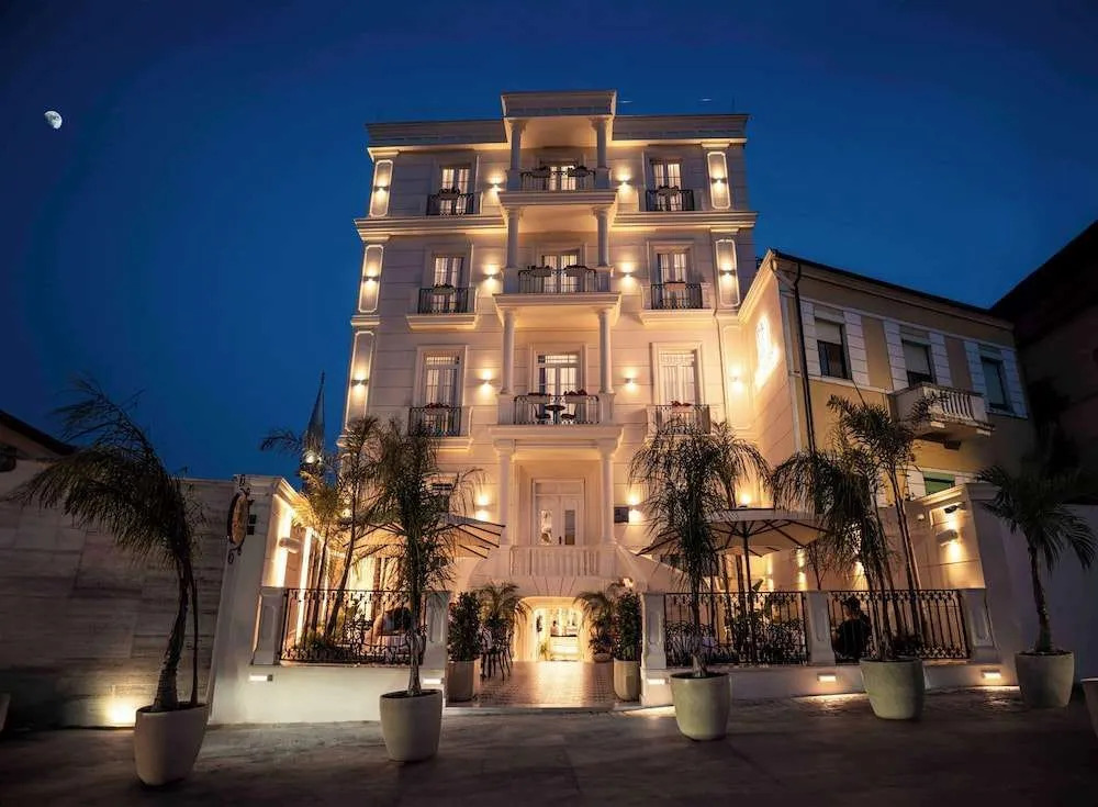 Art Gallery Boutique Hotel