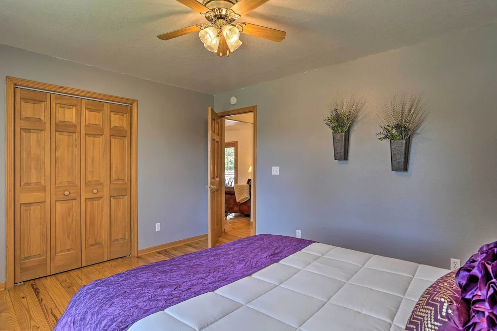 Spacious Home w/ Hot Tub, 3 Mi to Deer Mtn