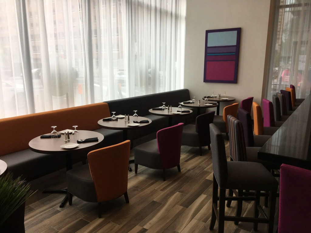 Holiday Inn Hotel & Suites - Montreal Centre-ville Ouest by IHG