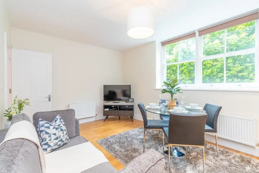 Two Bedroom Apartment in Hammersmith 201a, London