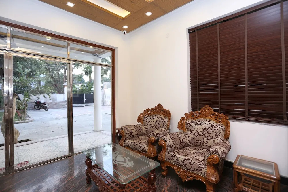 OYO 10448 Green View Home Stay
