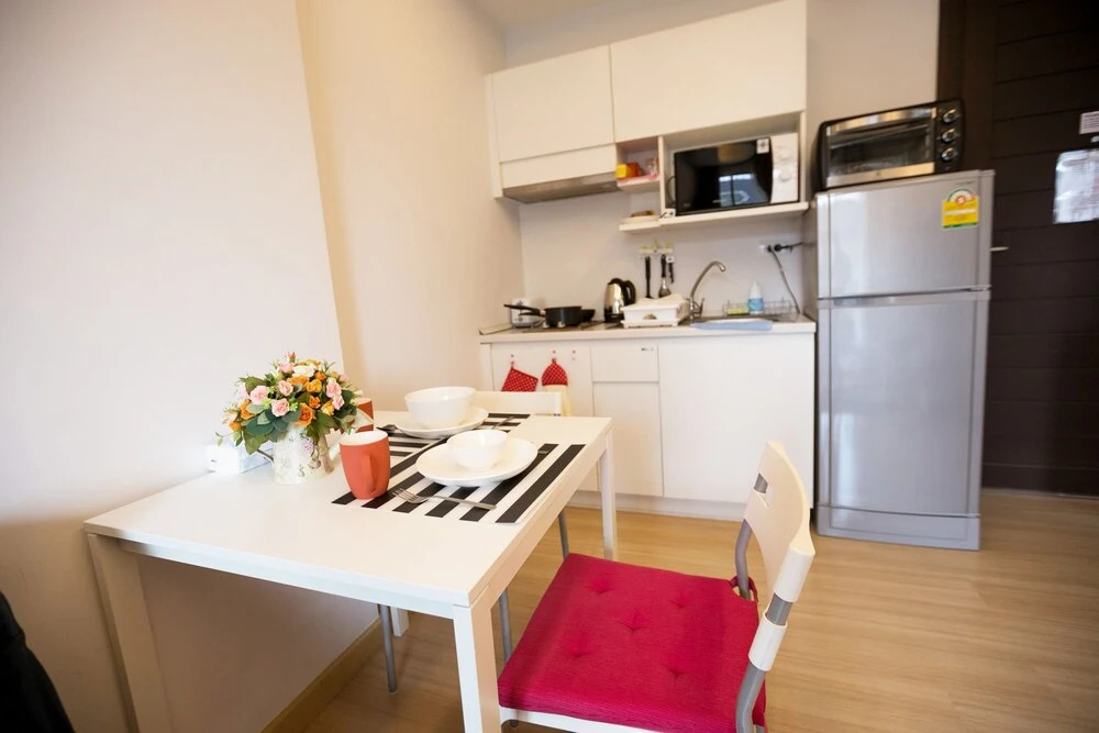 Cozy Thonglor by Pat