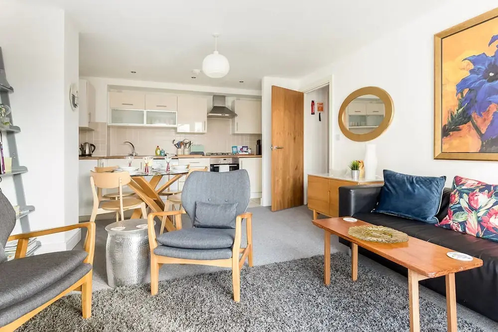 Sunnyside - Stylish Apartment Moments from Poole Quay