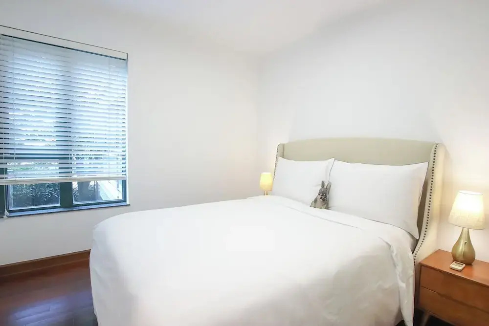 Tyms 2BR Apt Near ITC Xujiahui Line1 11