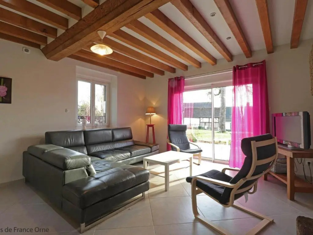 Maison spacieuse à St Denis de Villenette avec jardin clos - FR-1-497-115