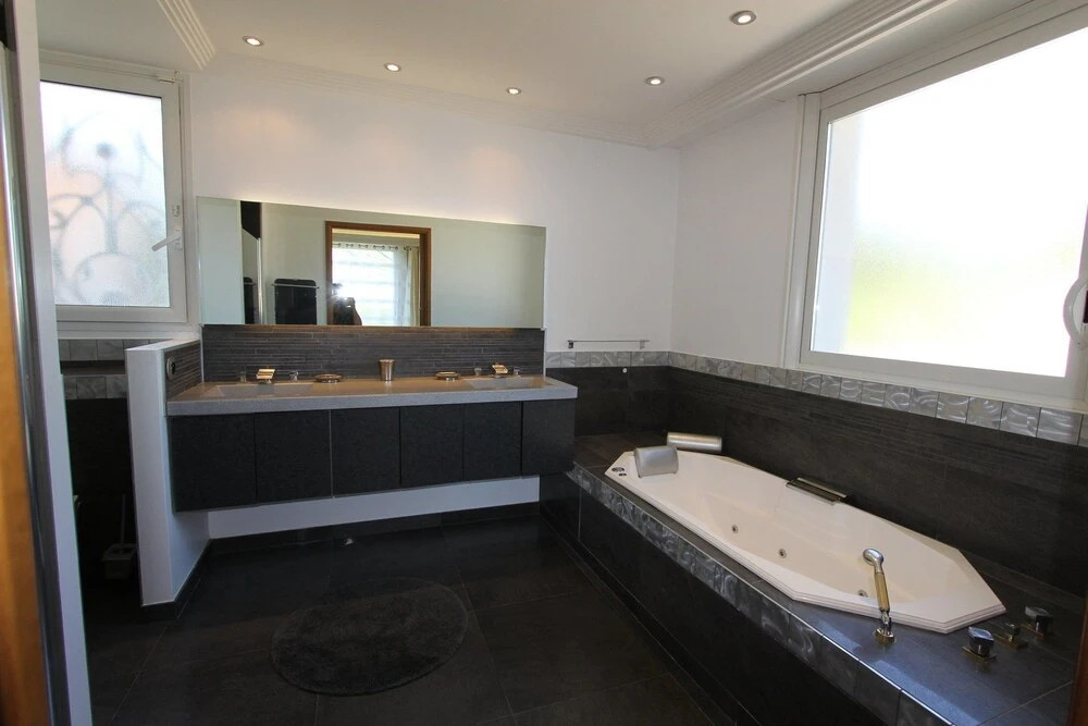 "AU HAVRE DE PAIX" 5 étoiles Prestige jacuzzi, hammam, sauna, PISCINE chauffée Mougins Cannes Grasse