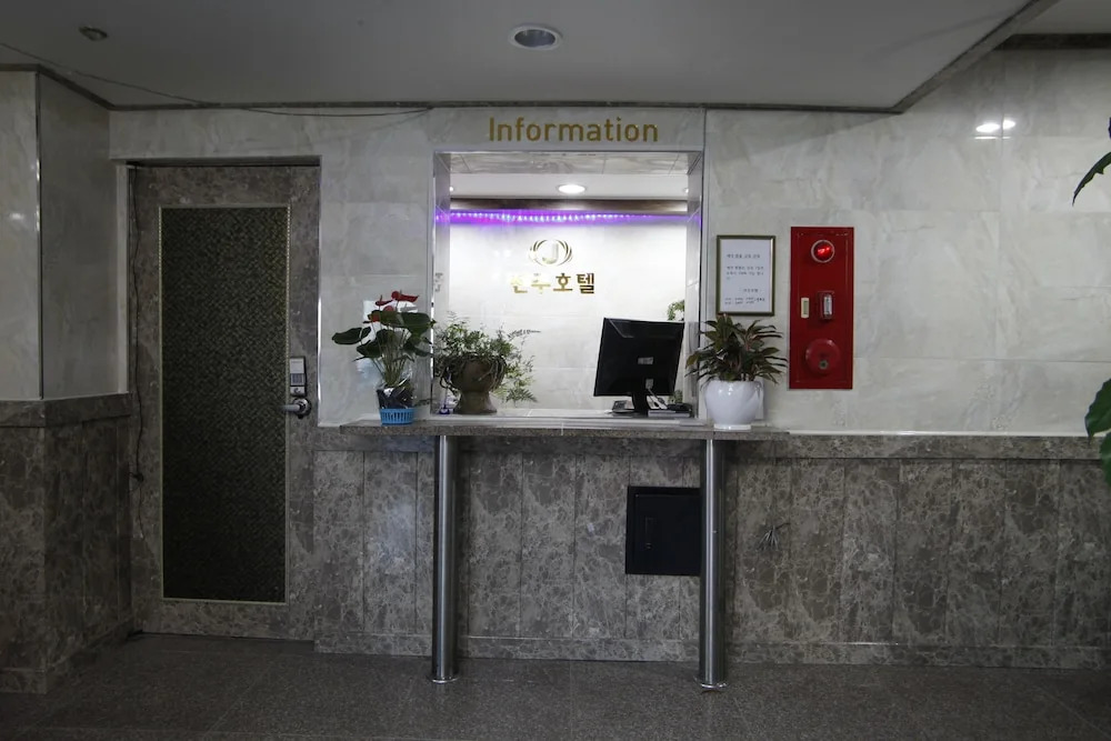 Goodstay Lanuit Hotel