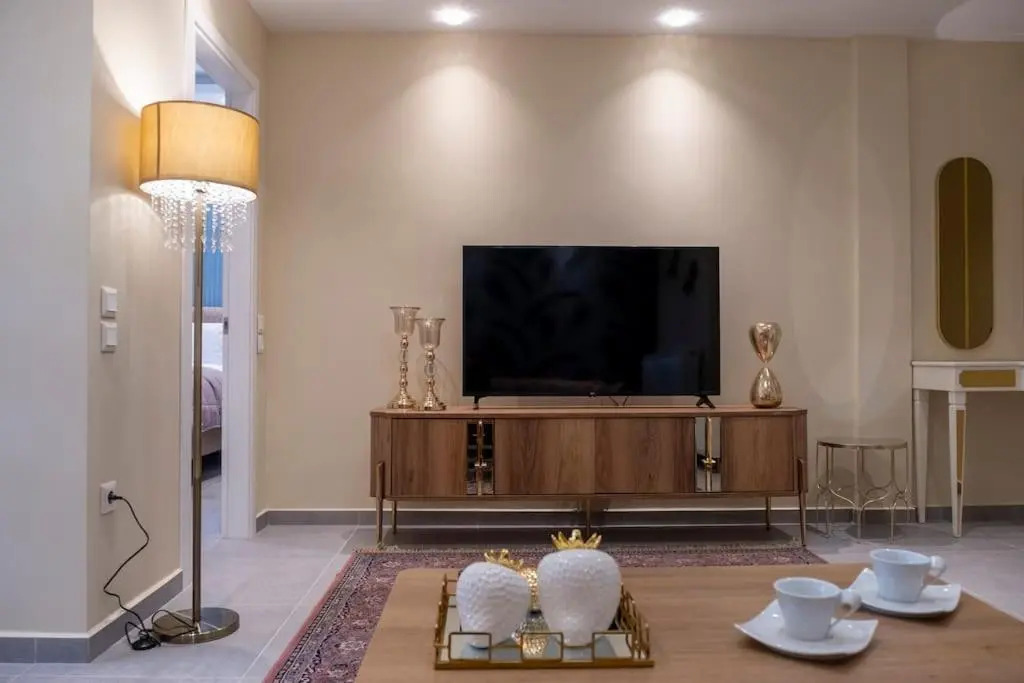 Maison De Luxx, A9 Central Lux