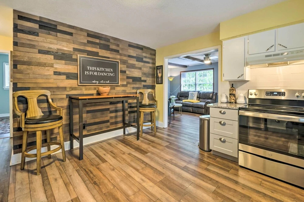 Pet-friendly Wilmington Home ~ 5 Mi to Beach!