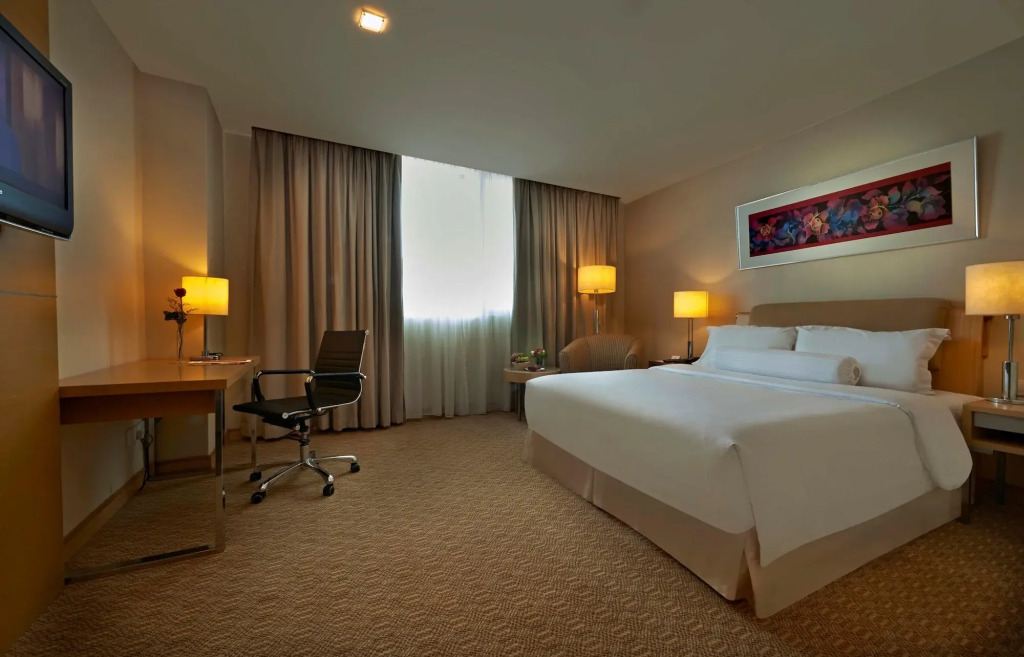 Royale Chulan The Curve