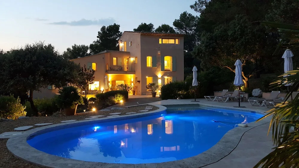 Les Magnanarelles
