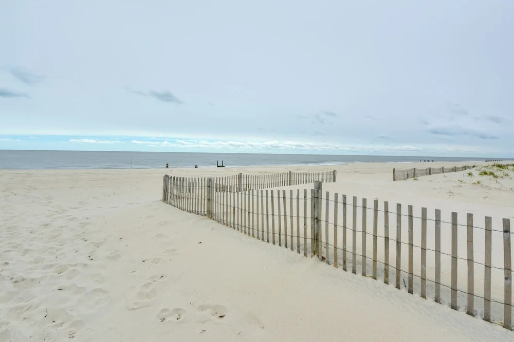 Bright Condo Half-block to Cape May Beach!