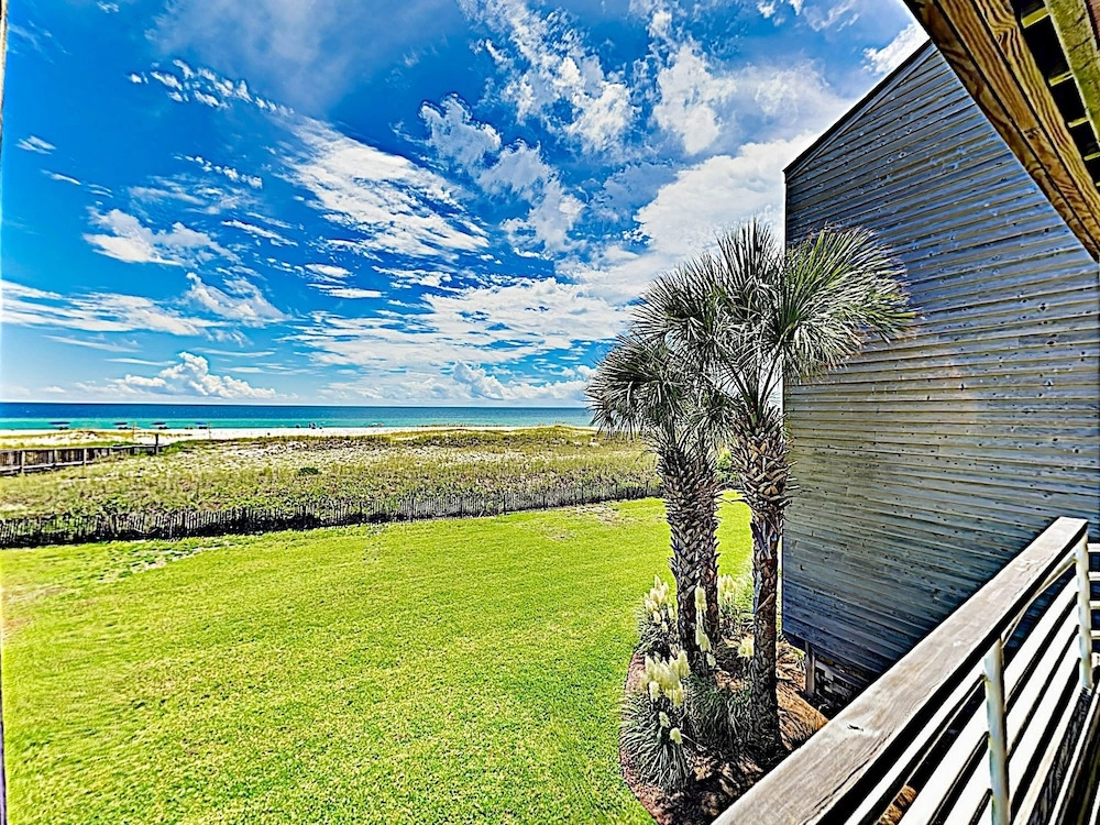 New Listing! Beachfront Gem W/ Pools & Docks 2 Bedroom Condo