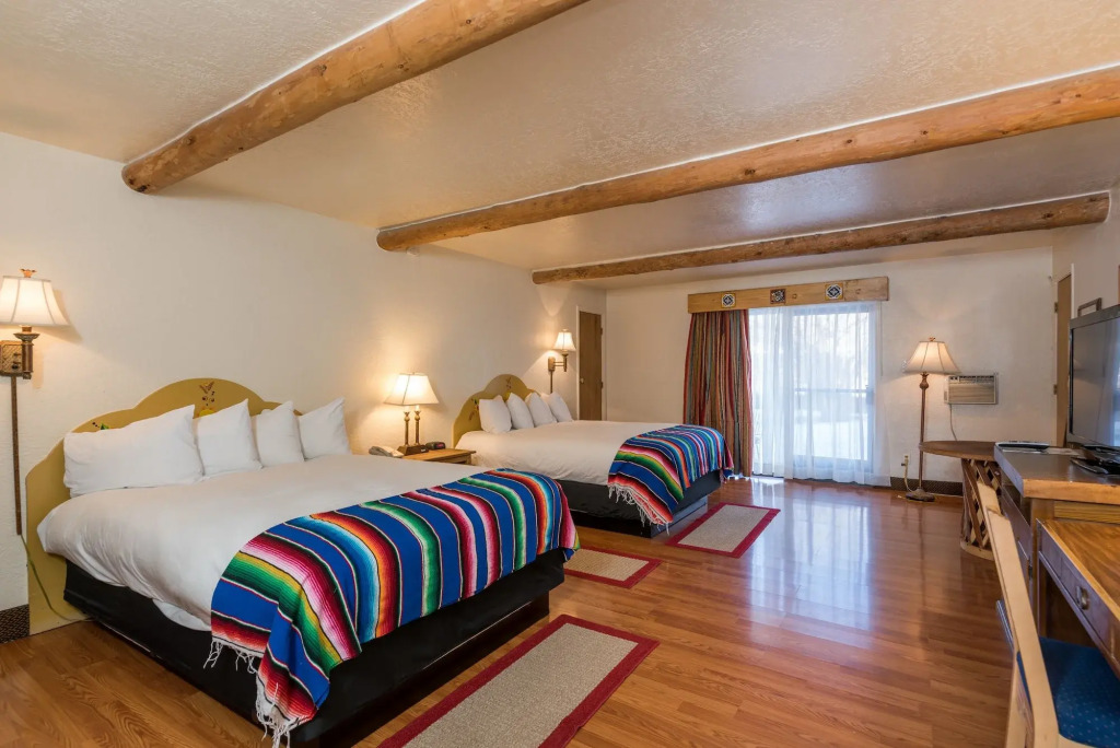 El Pueblo Lodge