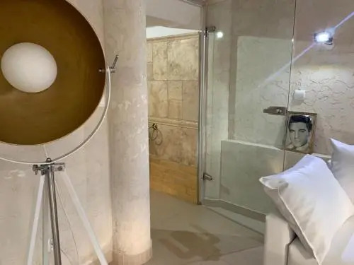 Hollywood Studio Apartments