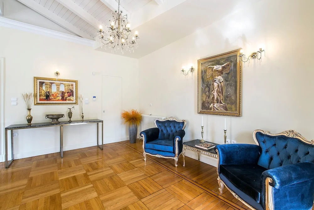 Aerides 3 Luxury Suites
