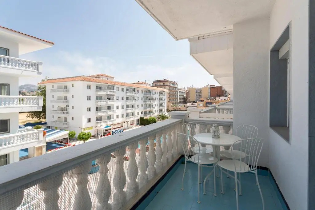 Apt 200 meters from the beach id