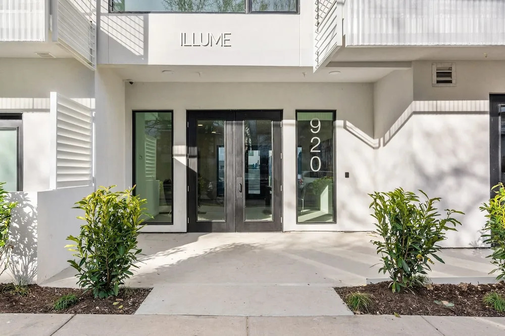Illume Posh Resort Community Courtyard Pool 1 Bedroom Condo