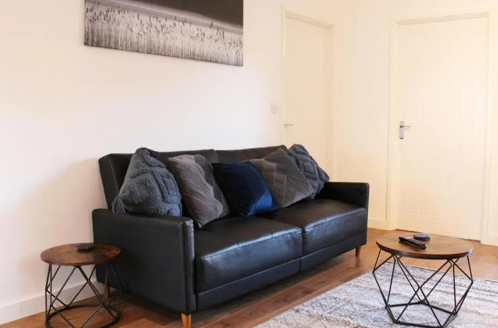 Low Cost, 4 Bed with Parking & Large Garden 06