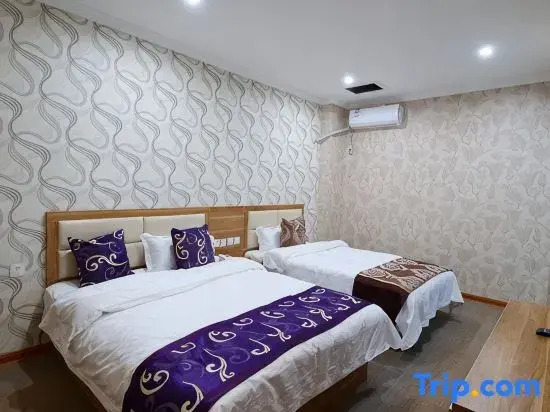 Qilong Express Hotel (Tumen's Second Department Store)