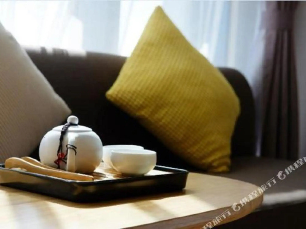 Yicheng Light Residence Hotel