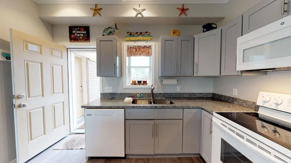 41ir: Beach  3 Bedroom Condo