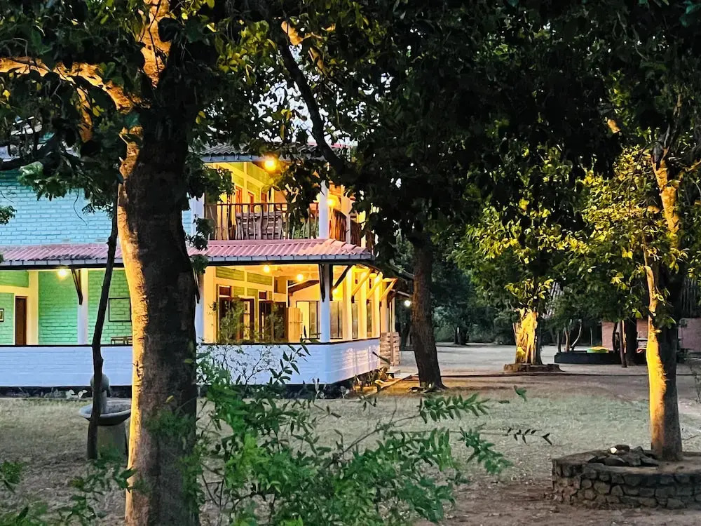 Funky Leopard Safari Lodge Bordering Yala National Park