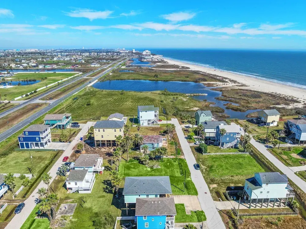 Sunny Beach House by Ryson Vacation Rentals