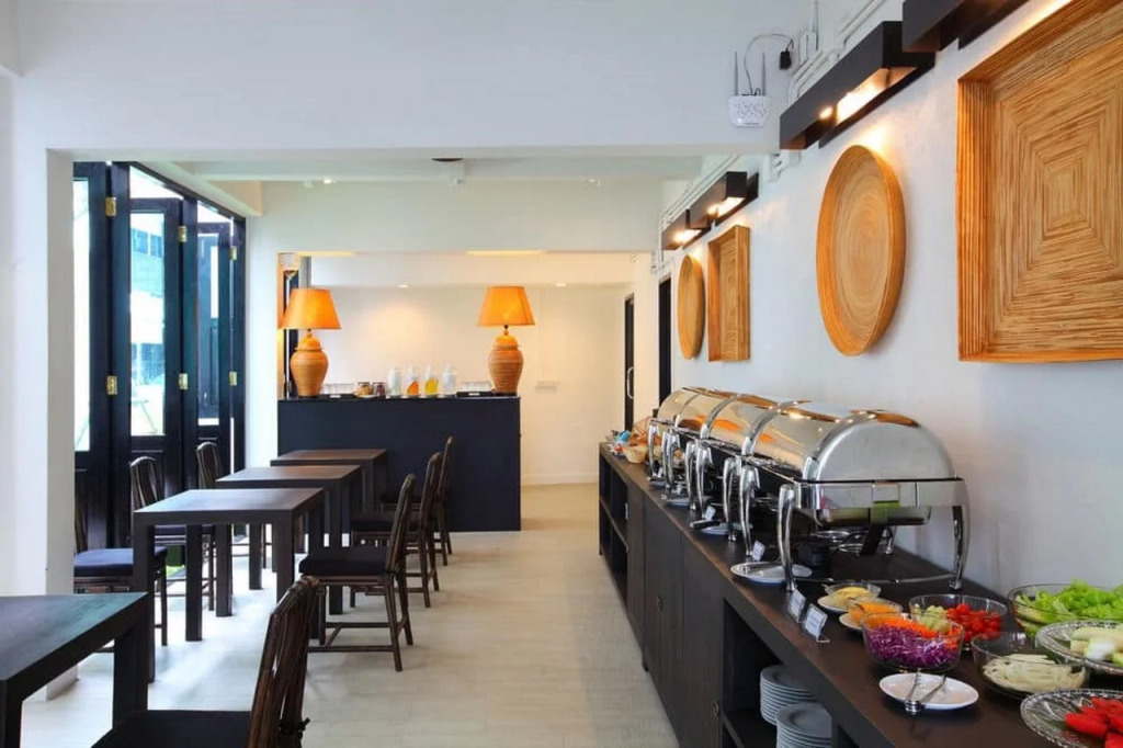 99 The Gallery Hotel