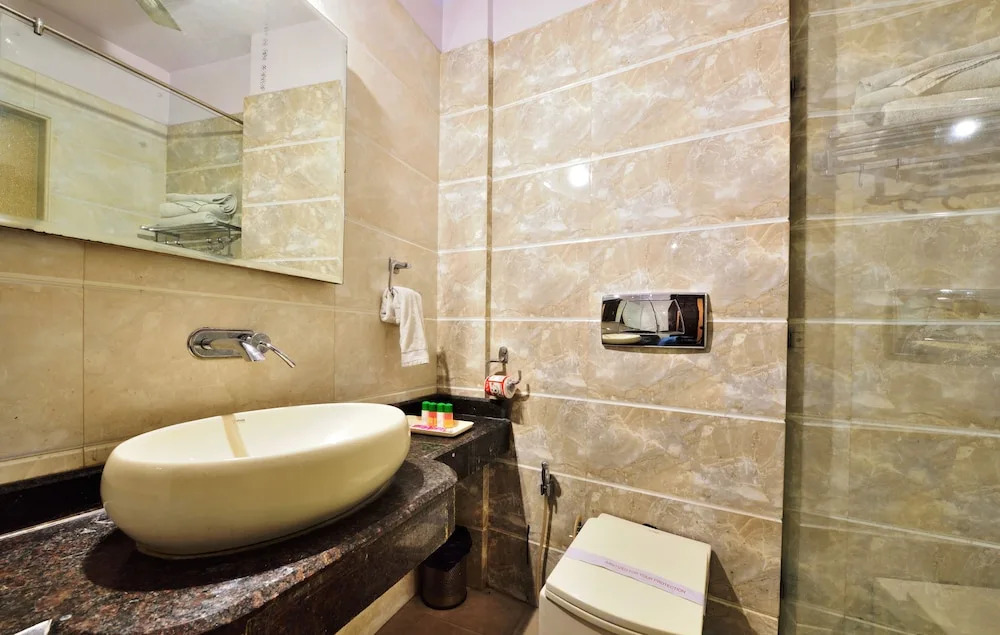 Hotel Taksh Inn