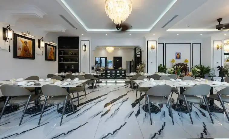 Phong Lan Unique