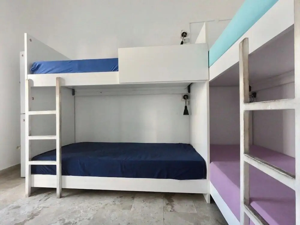 Fira Backpackers Place