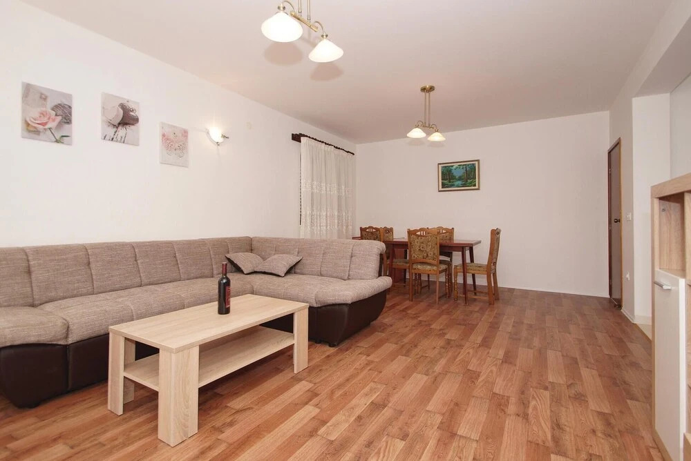 Apartments Tri Žala