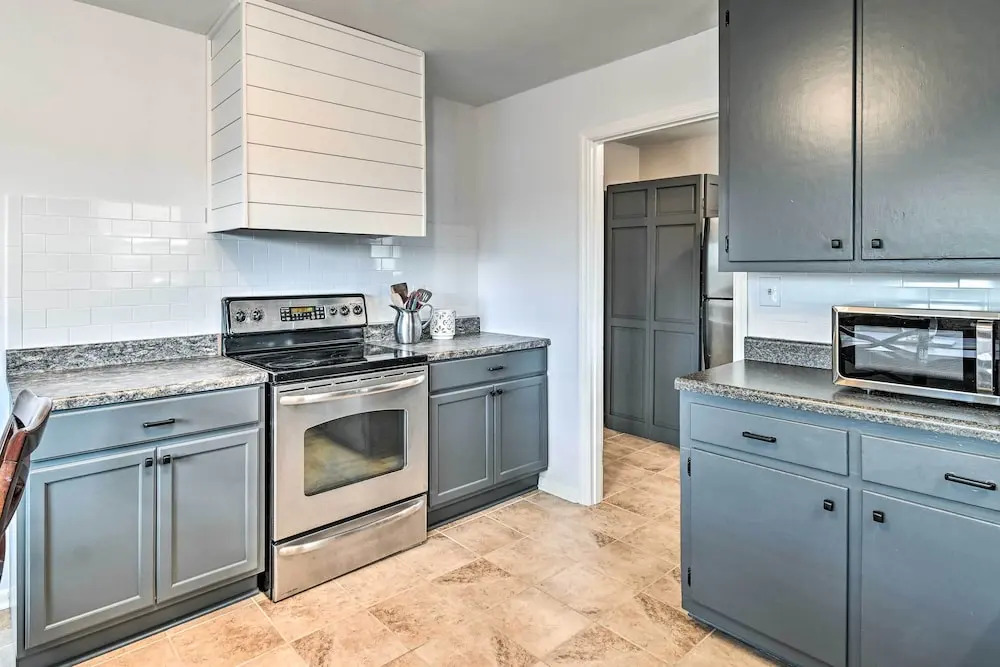 Charming Cave City Vacation Rental w/ Fire Pit
